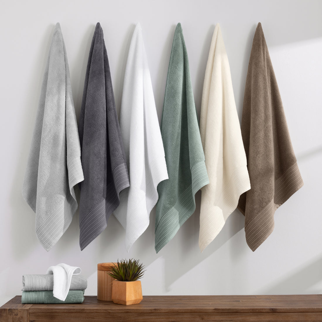 Anatolia Linen Border Bath Towels